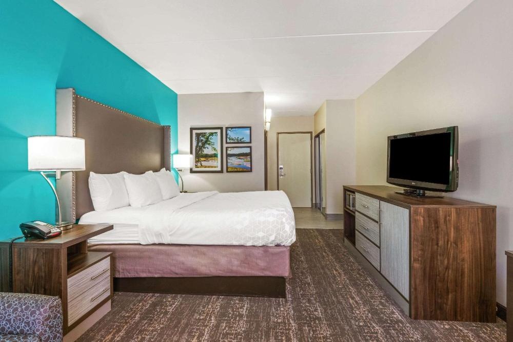 La Quinta Inn & Suites by Wyndham Jamestown, NY-Downtown